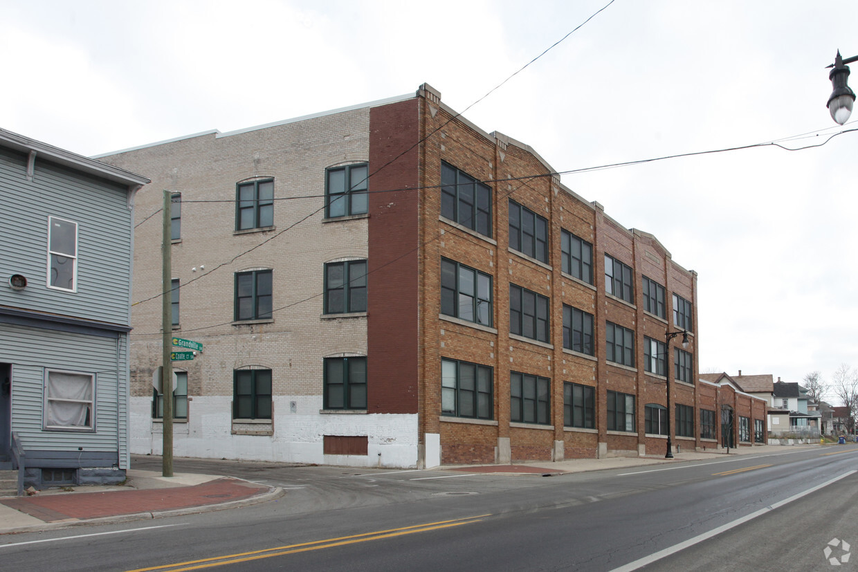 Foto del edificio - Roosevelt Park Lofts