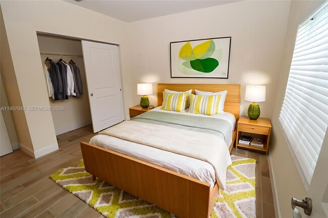 Foto del edificio - 609 NE 28th St