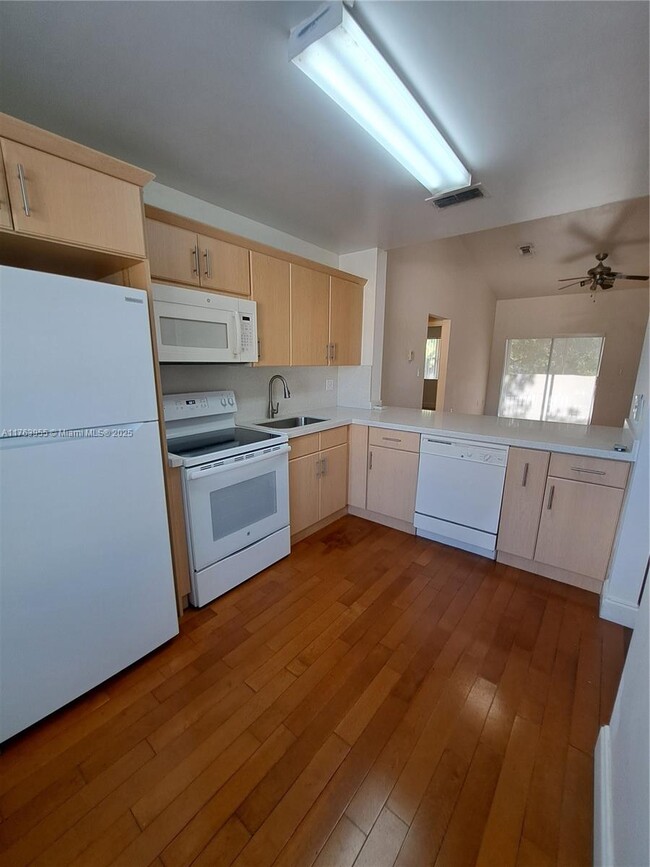 Foto del edificio - 2240 SW 80th Terrace