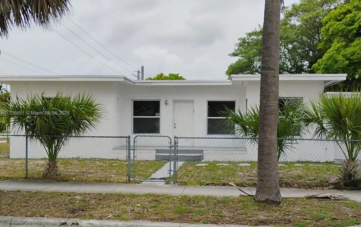 Primary Photo - 16108 NE 18th Pl