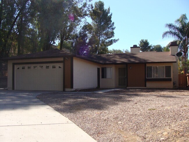 Foto del edificio - FLETCHER HILLS SINGLE LEVEL HOME