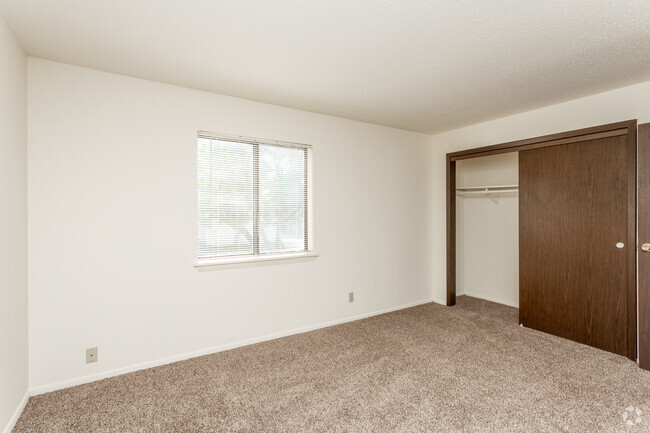 1BR, 1BA - 648 SF - Kimberly Club Apartments