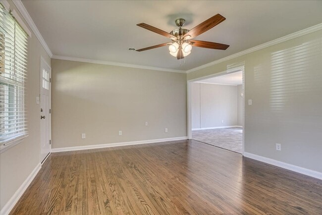 Foto del edificio - 1202 Oakdale Rd