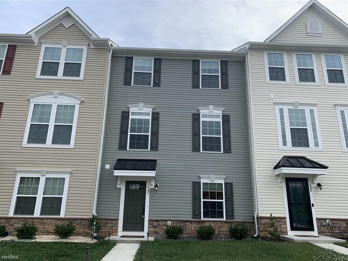Primary Photo - 3 br, 2.5 bath Townhome - 107 South Ridge ...