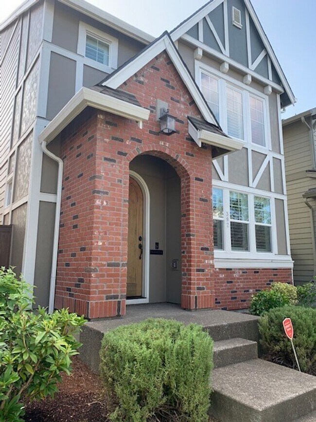 Foto del edificio - Beautiful Baseline Woods Home- 4 Bdrm 2.5 ...
