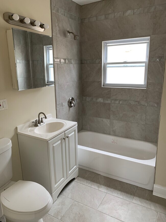 Foto del edificio - 4118 N Austin Ave