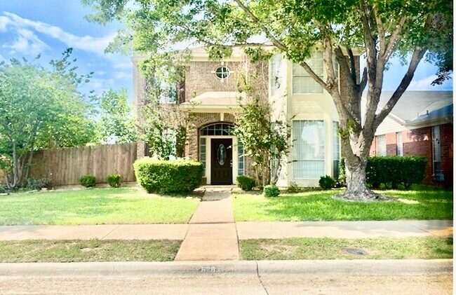 Building Photo - 628 Raintree Cir