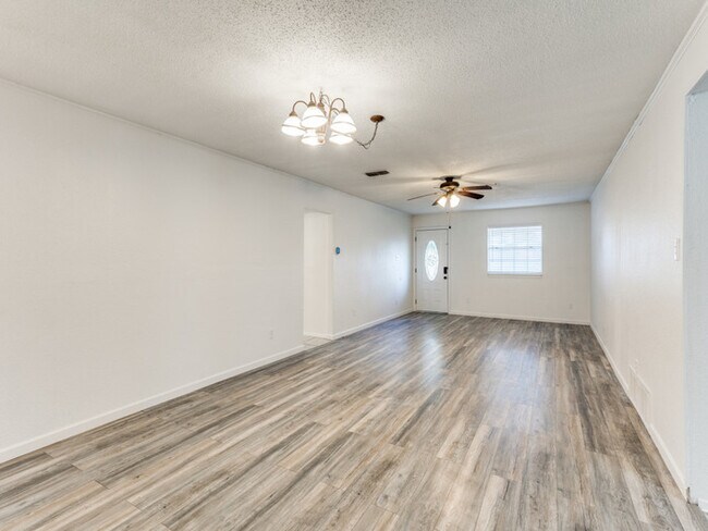 Building Photo - Burleson, TX - House - $1,775.00 Available...