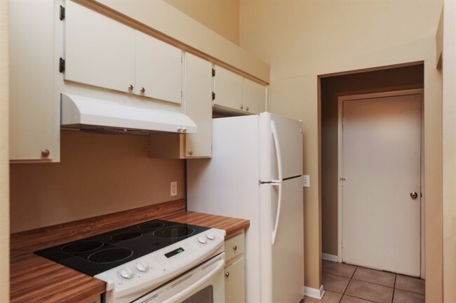 Building Photo - 8339 Riverboat Dr