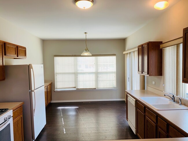 Building Photo - 1611 S Candlestick Way