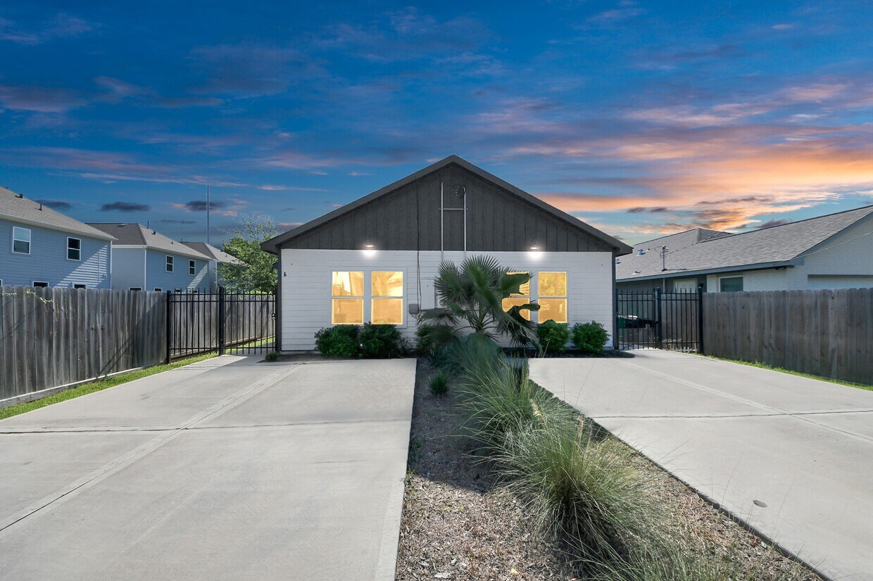 Foto principal - 7502 Sandle St
