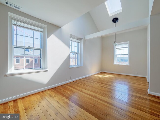 Foto del edificio - 3831 Rodman St NW