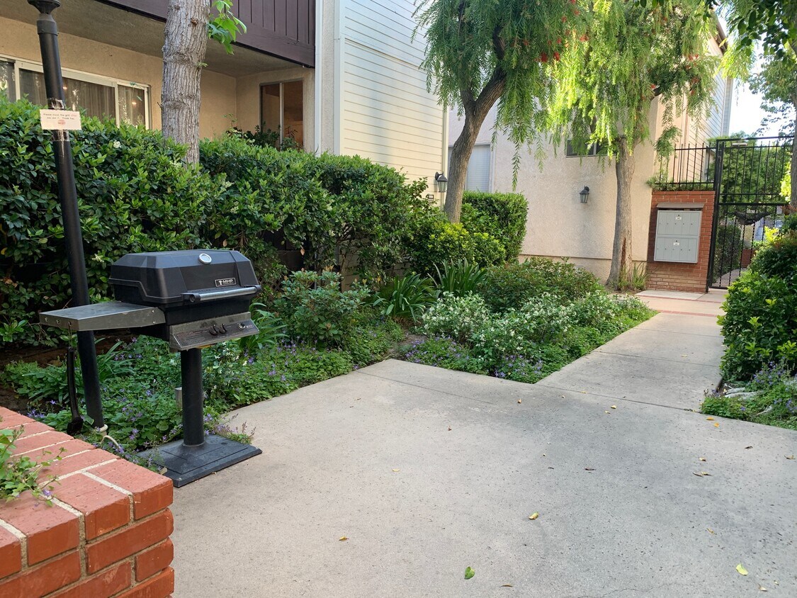 14970 Victory Blvd Unit 201, Van Nuys, CA 91411 Condo for Rent in Van Nuys, CA