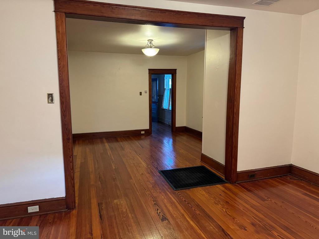 Primary Photo - 29 Barlow St