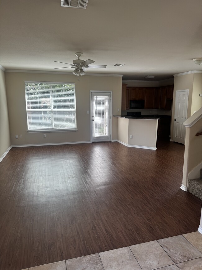 Building Photo - 380 Woodgrove Dr