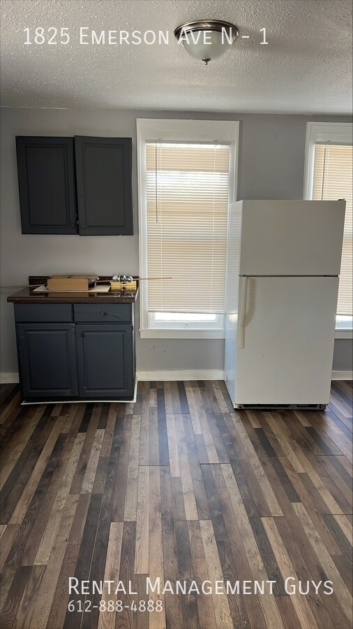 Foto del edificio - Ready to Rent 3 Bedroom Duplex! Fenced in ...