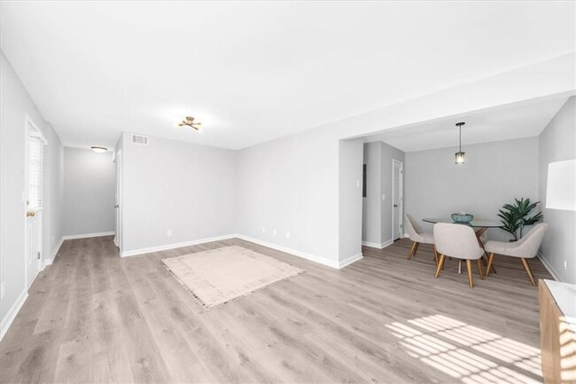 Building Photo - 3091 Colonial Way