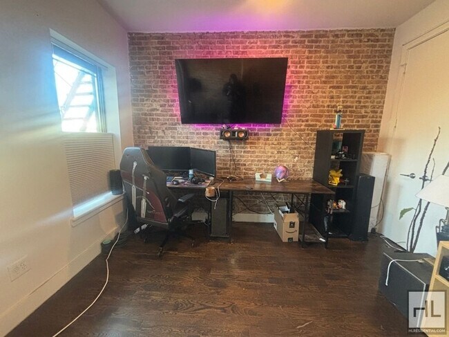 Building Photo - BEDFORD AVENUE / Classic Crown Heights 2-Bed 1-Bath / Great Location