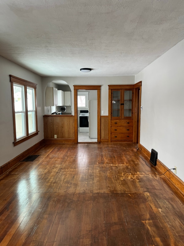 Building Photo - 101 W Palmer Ave