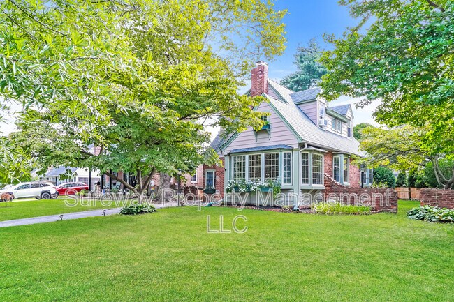 Foto del edificio - 404 Strawbridge Ave