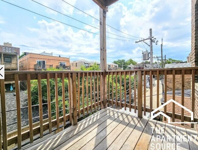 Building Photo - 3943.5 N Janssen Ave