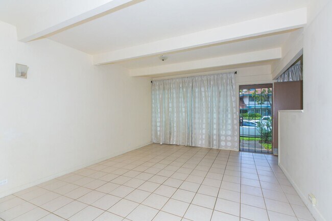 Foto del edificio - Tropic Garden Townhouse 2b1.5b1pkg