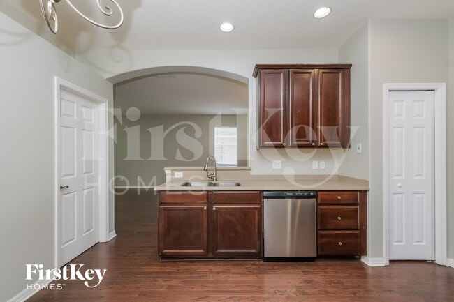 Building Photo - 7847 Foxgrove Dr