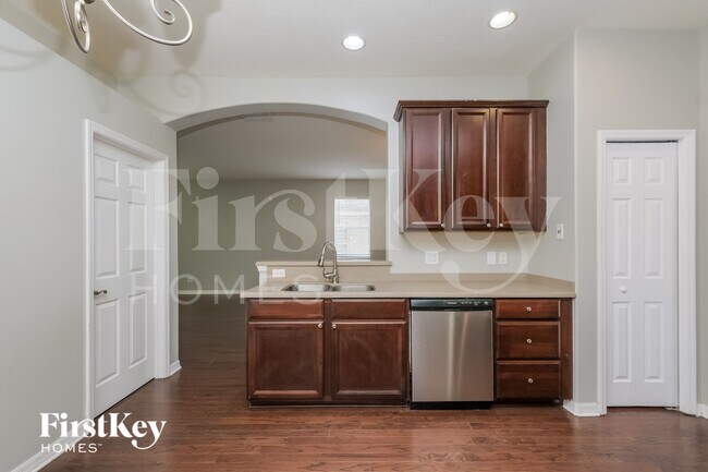 Foto del edificio - 7847 Foxgrove Dr