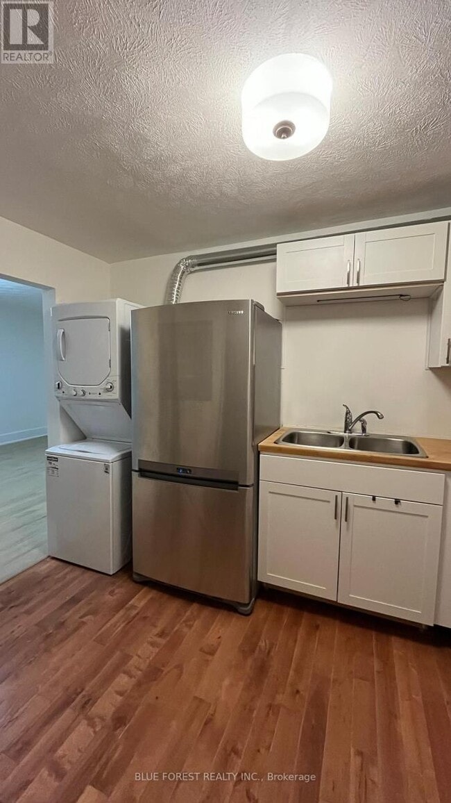 Building Photo - 25 Norfolk St N