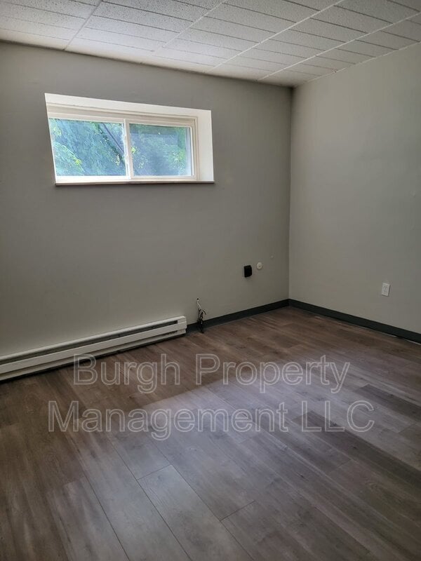 Building Photo - 634 Southcrest Dr