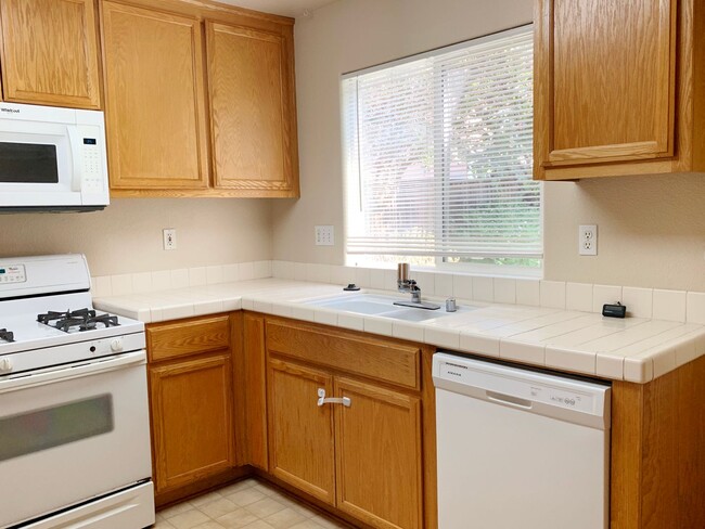 Building Photo - 520 Las Palmas Dr