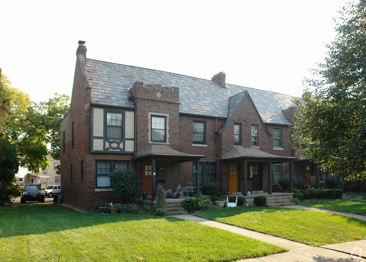 Foto del edificio - 1100-1106 Northwest Blvd