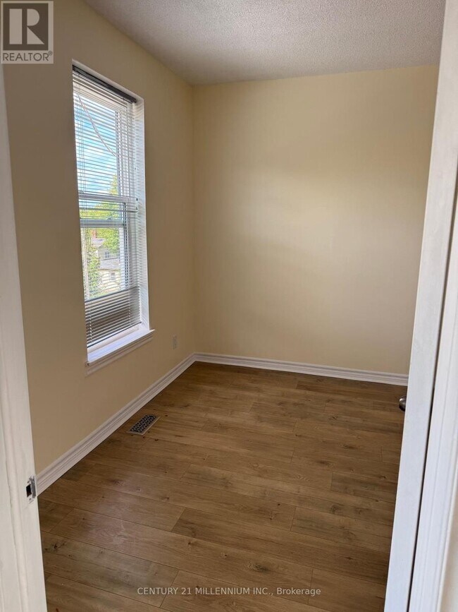 Photo du bâtiment - 1529 Queen St E