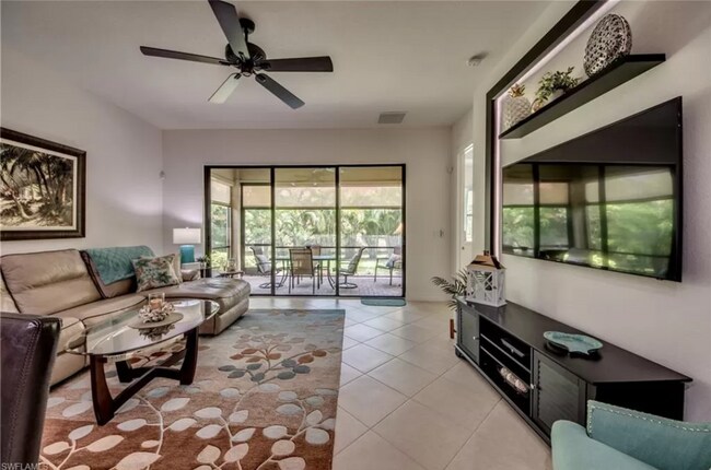 Grandes puertas de tres paneles estilo Florida - 11899 Five Waters Cir