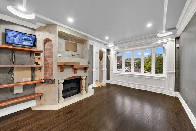 Building Photo - 5446 S Oak Park Ave