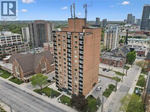 Building Photo - 64 Benton St
