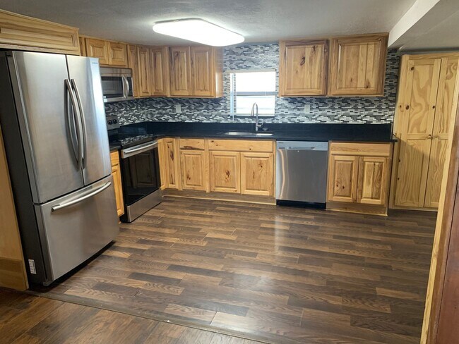 Building Photo - Tampa/Brandon Rental - Utilities Included ...