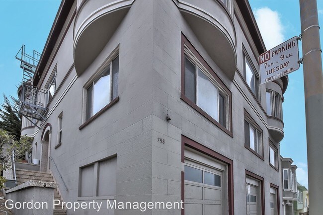 Building Photo - 4 br, 2.5 bath House - 798 Geneva Unit 3