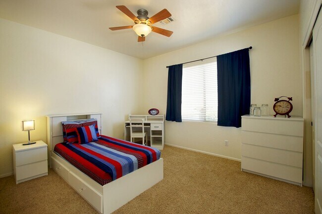 Foto del edificio - 4 Bedroom Furnished Gilbert Home