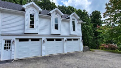 Building Photo - 19 Friendship Ln