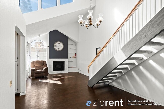 Building Photo - 2890 Buena Crest Ct