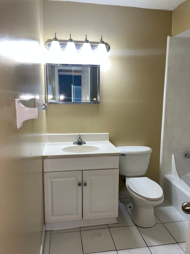 Building Photo - 6155 Longchamp Dr