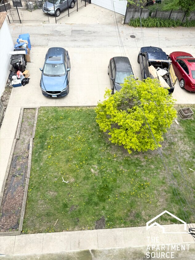 Foto principal - 3110 W Fullerton Ave