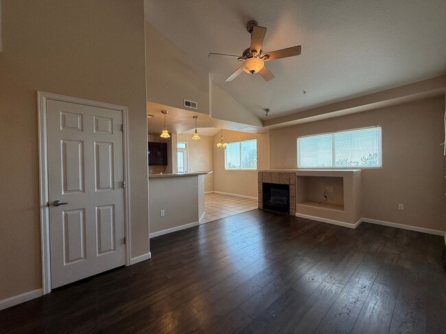 Building Photo - 2 Bedroom Condo Minutes to Ft. Carson