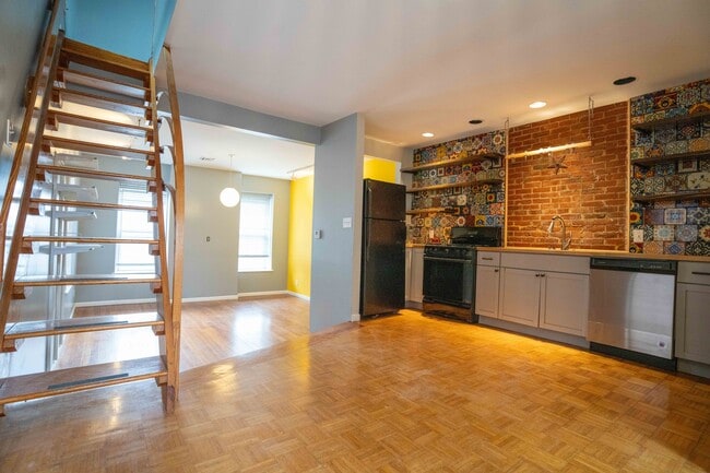 Kitchen - 2135 Sidney St