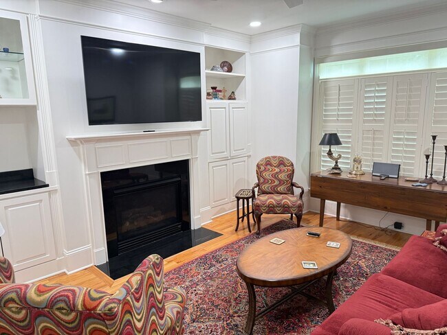 Foto del edificio - Furnished Davidson Townhome Two Blocks From Main Street Davidson - 6 To 18 Month Lease