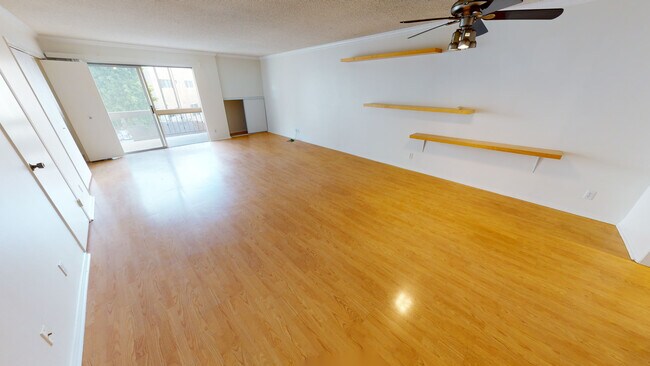 Building Photo - 6151 Canterbury Dr