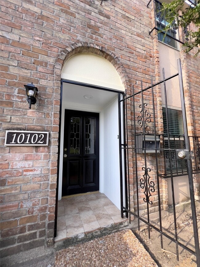 Foto del edificio - 10102 Emnora Ln