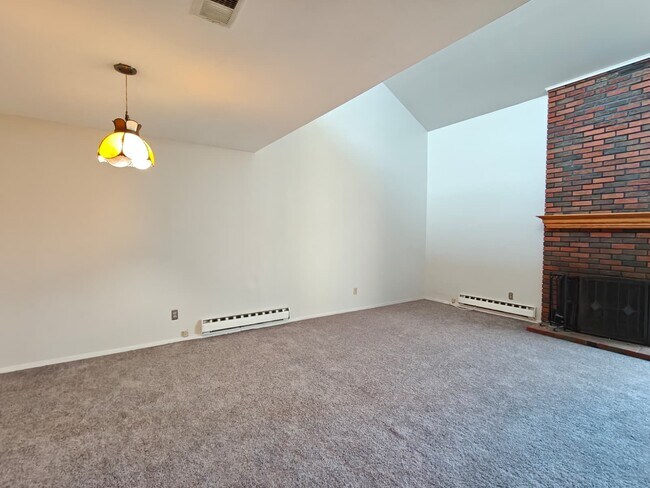 Building Photo - 906 Bromley Estate