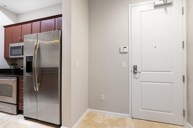 Building Photo - 403 S Sapodilla Ave
